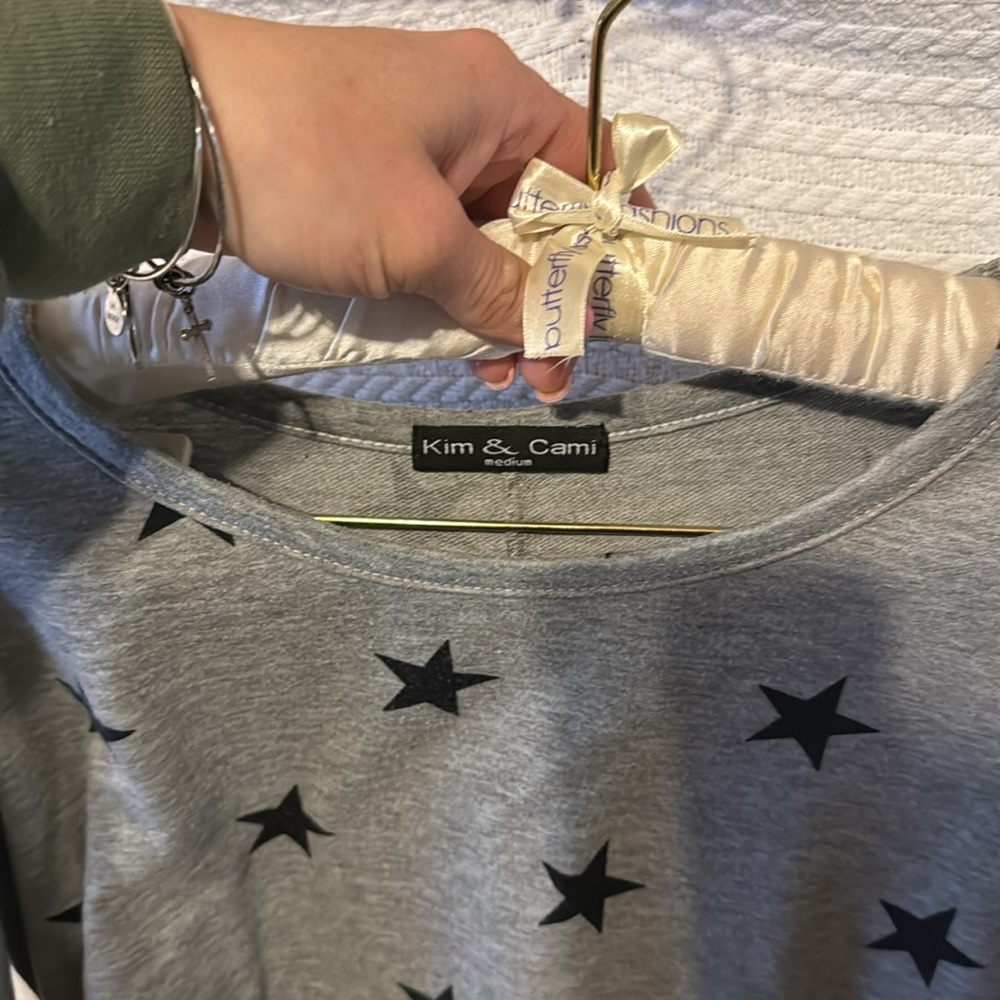 Kim and Cami half way long sleeve gray shirt with black stars size medium women - Picture 7 of 7